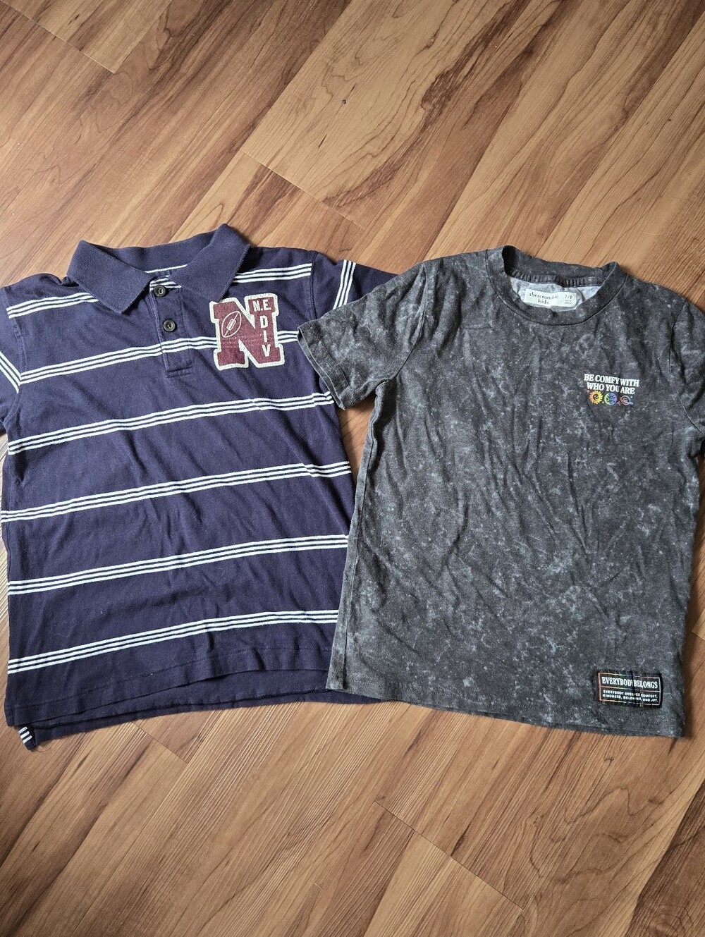 Inclusive charcoal short sleeve t-shirt & Navy polo t-shirt set Kids 7/8 VGUC